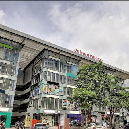 Hotel Unicorn, Surat Exterior foto