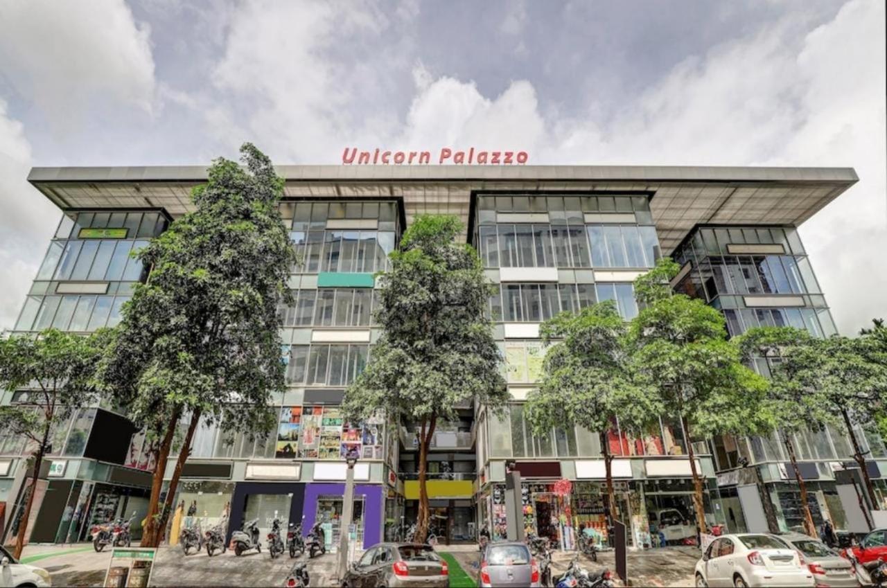 Hotel Unicorn, Surat Exterior foto