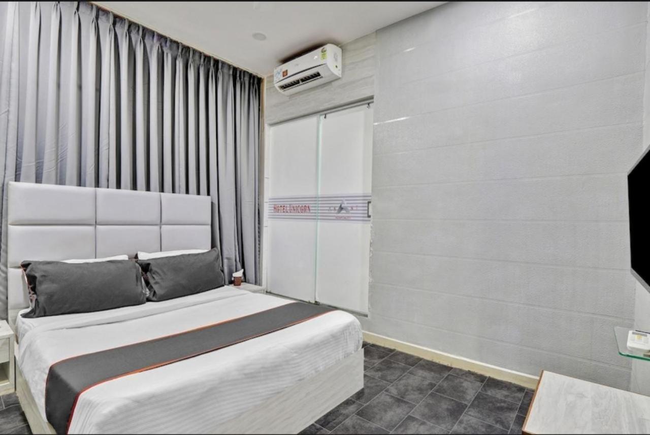 Hotel Unicorn, Surat Exterior foto
